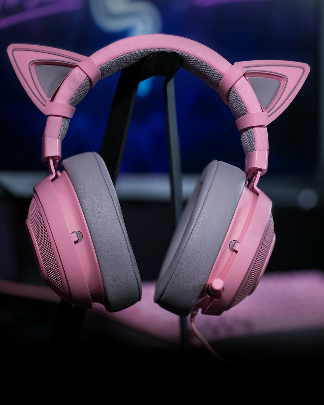 Request Razer Kraken Pro V2 Quartz Edition and KITTY EARS FOR RAZER KRAKEN  | Grabr P2P Global Delivery