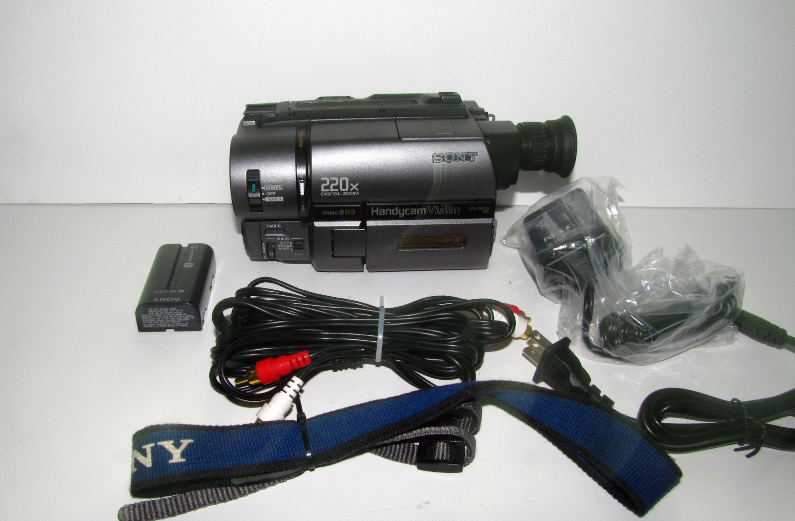 Compre Excellent Sony CCDTRV23E PAL Europe Hi8 8mm Camcorder Transfer